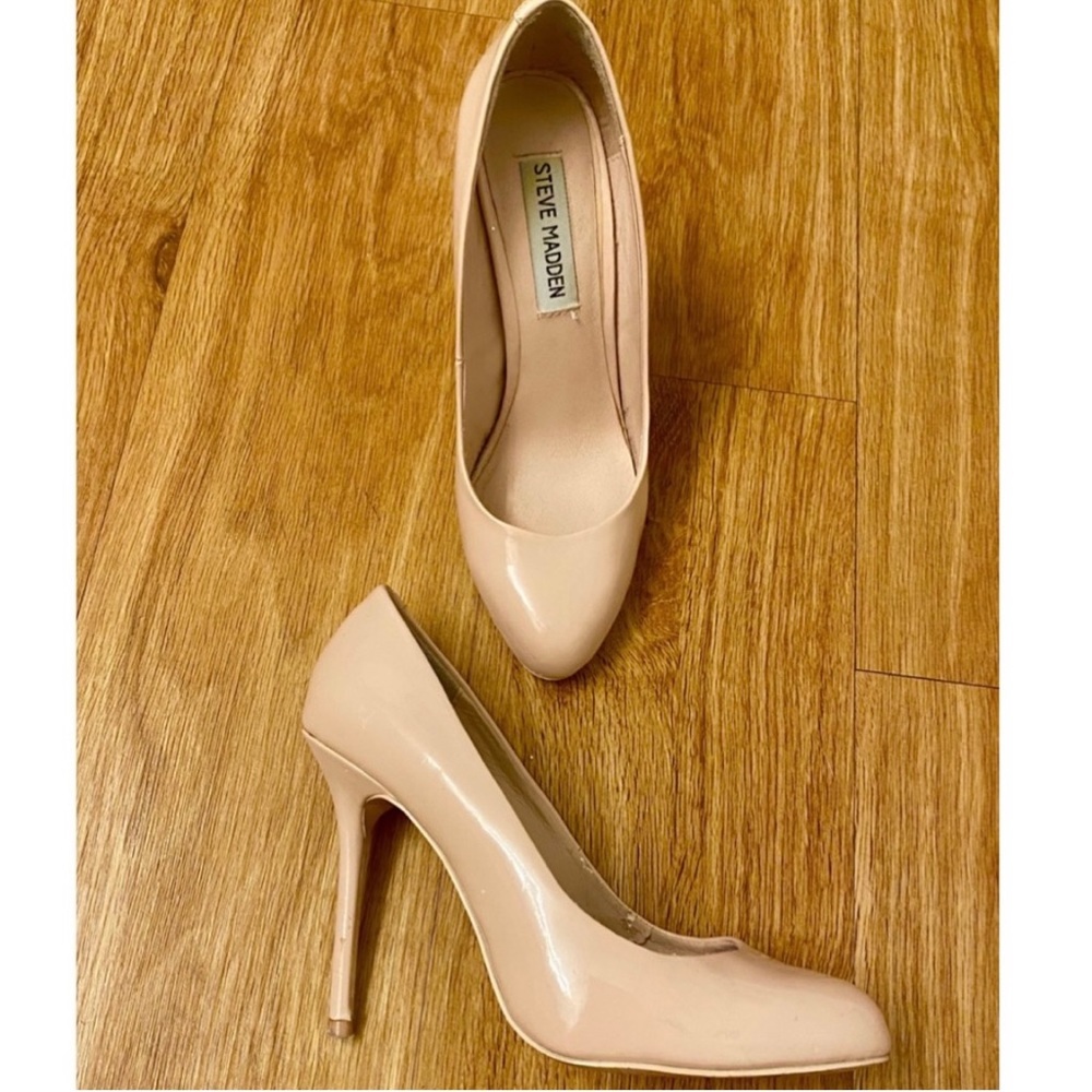 Steve Madden Nude Pumps